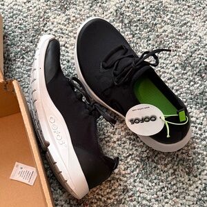 OOFOS Womens Black and White Sneakers